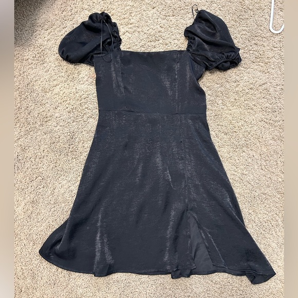 Dresses & Skirts - Black puff sleeve dress. Size medium